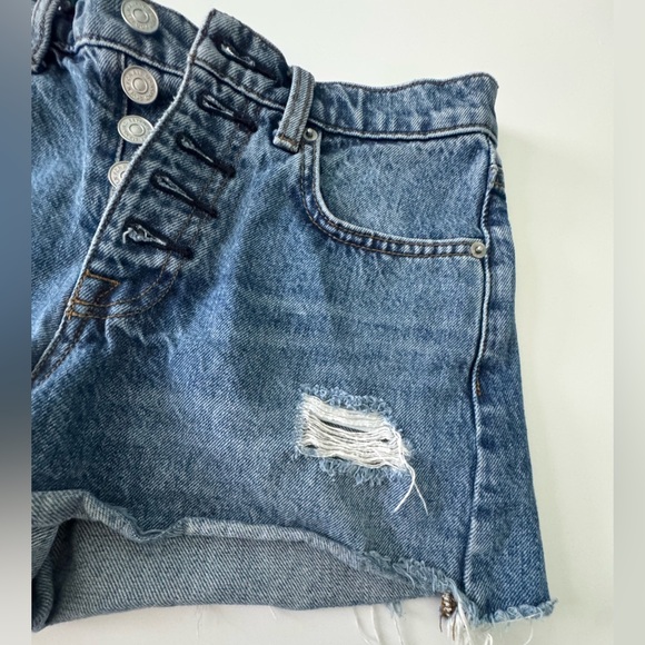 7 For All Mankind MONROE CUT-OFF SHORT WITH EXPOSED BUTTONS - Picture 8 of 12